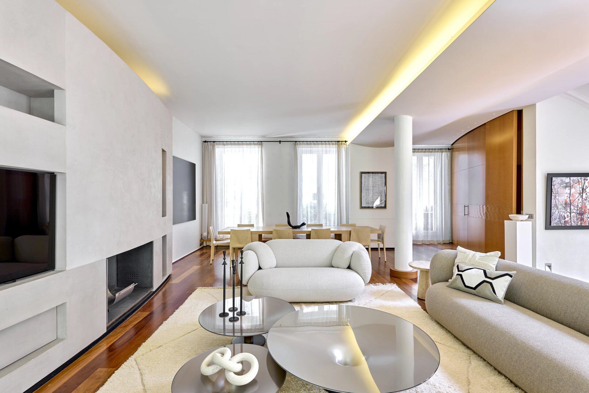 Private Mansion with Pool Paris 16th — HYPERLUXE